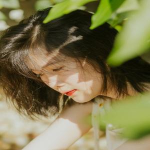 鞠君彩